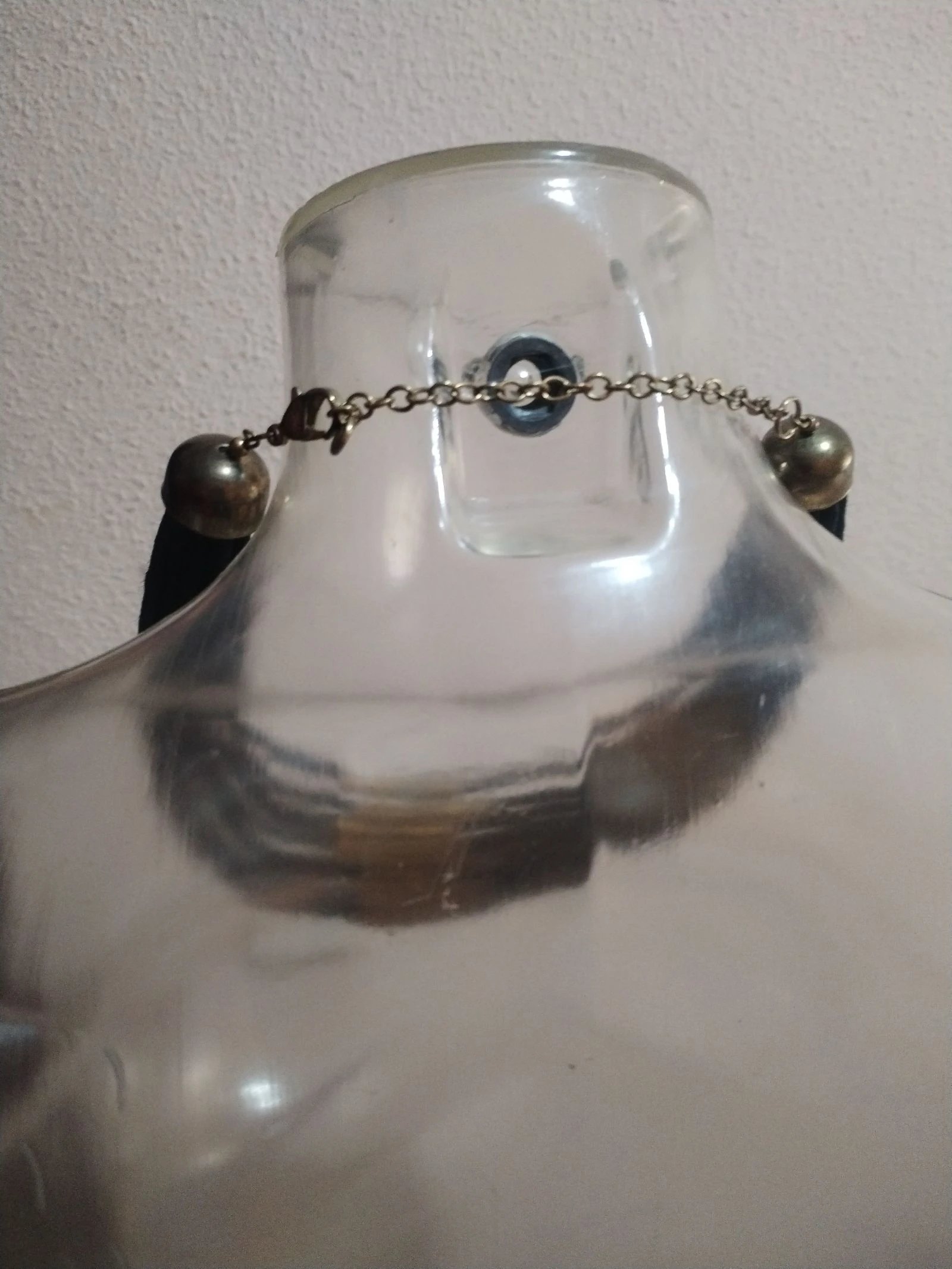 Colar em preto e dourado escuro com um design espetacular – photo 5